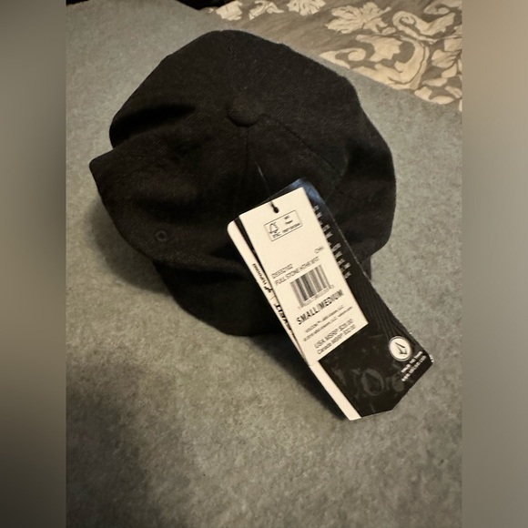 NWT Volcom flexfit full stone Heather hat size S/M - Picture 3 of 6